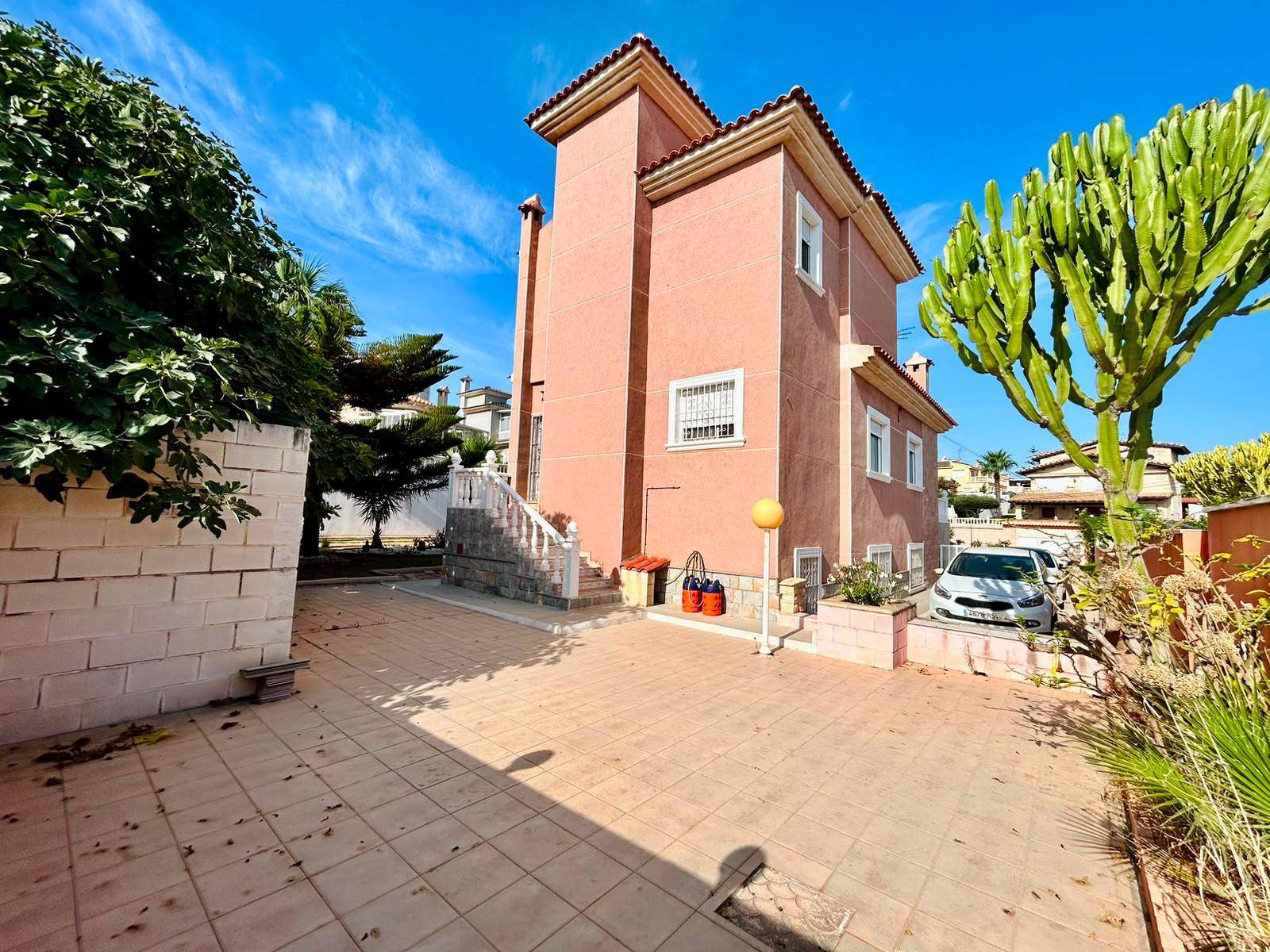 Villa for Sale in Orihuela
