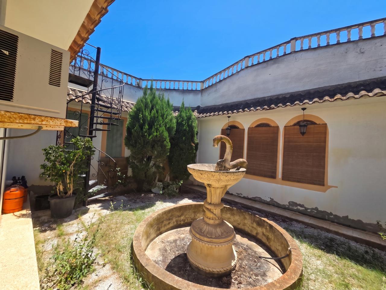 Villa for Sale in Elche
