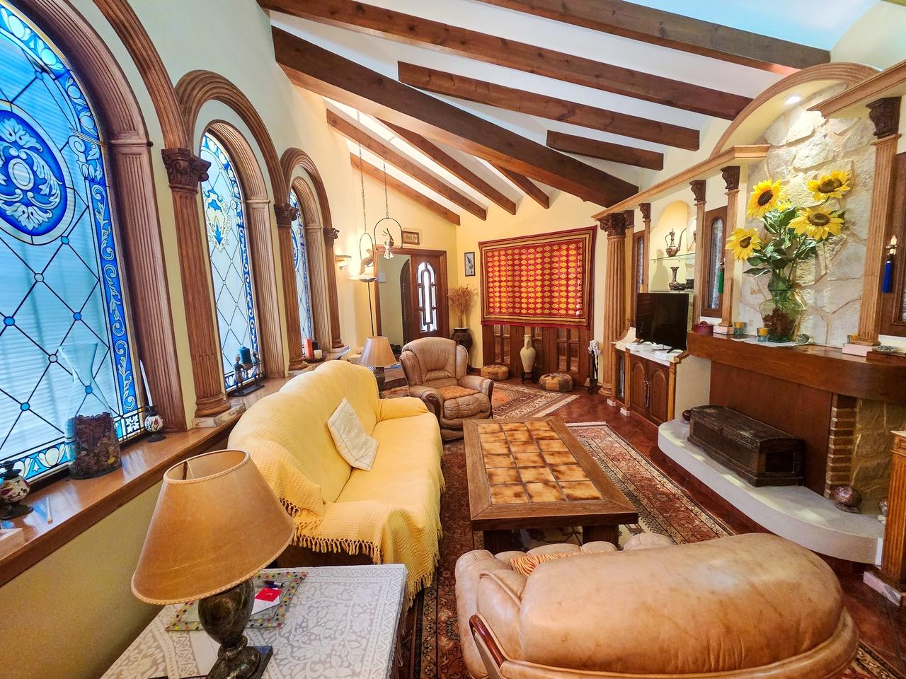 Villa for Sale in Elche