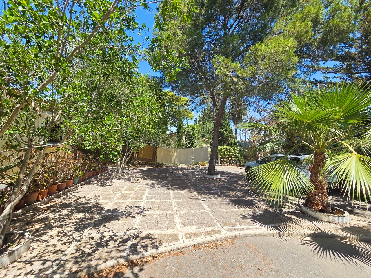 Villa for Sale in Elche