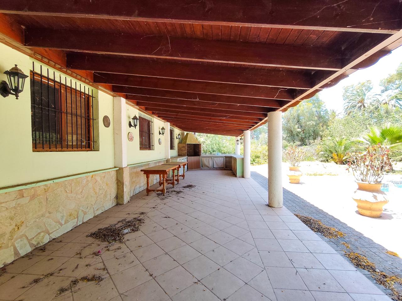 Villa for Sale in Elche