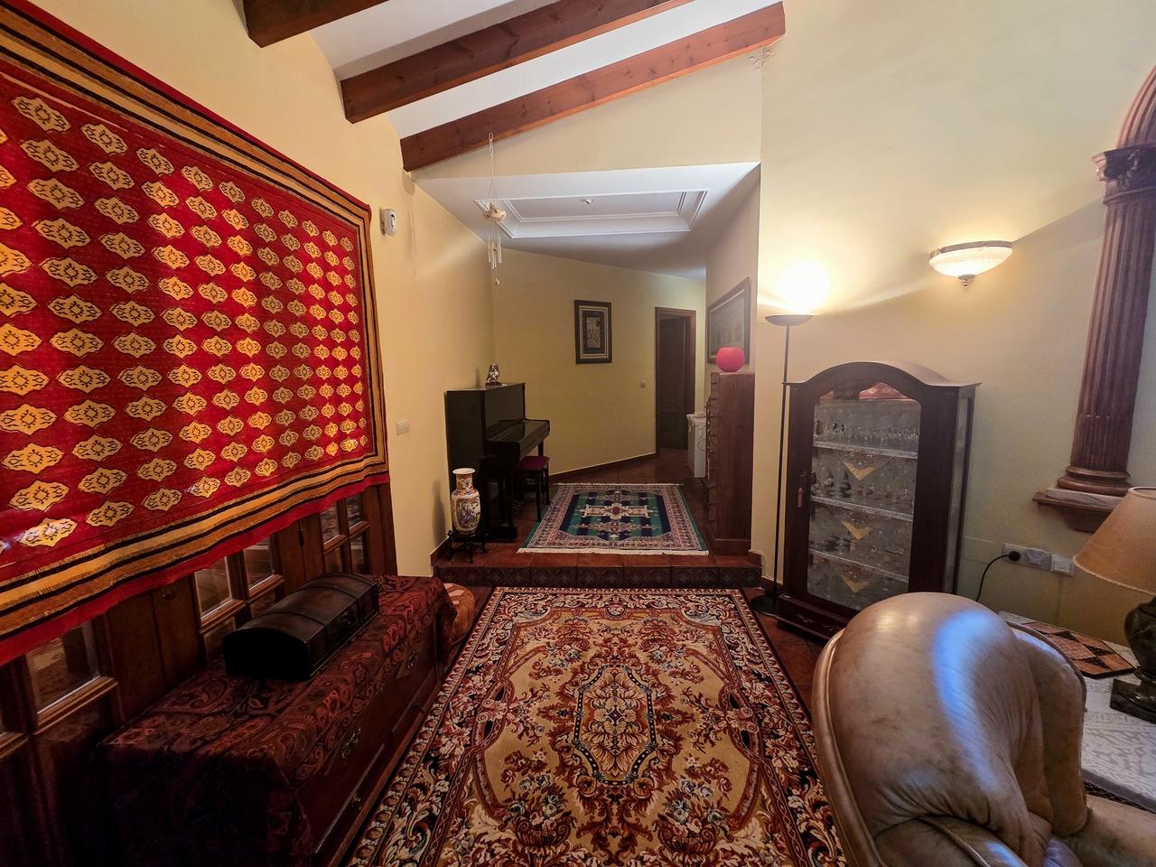Villa for Sale in Elche