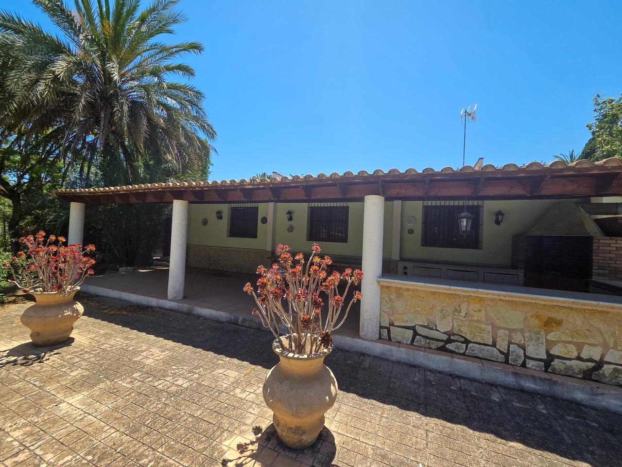 Villa for Sale in Elche