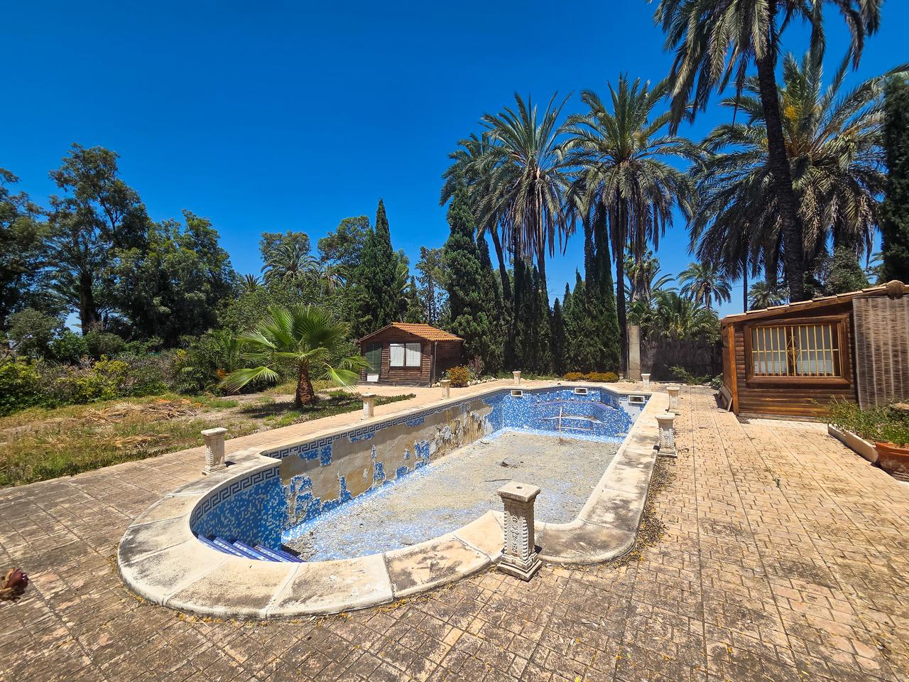 Villa for Sale in Elche
