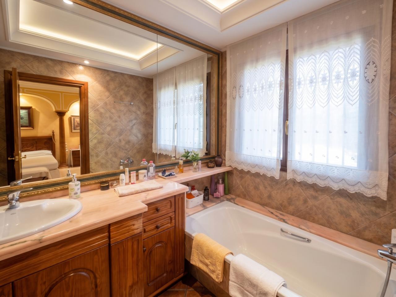 Villa for Sale in Elche