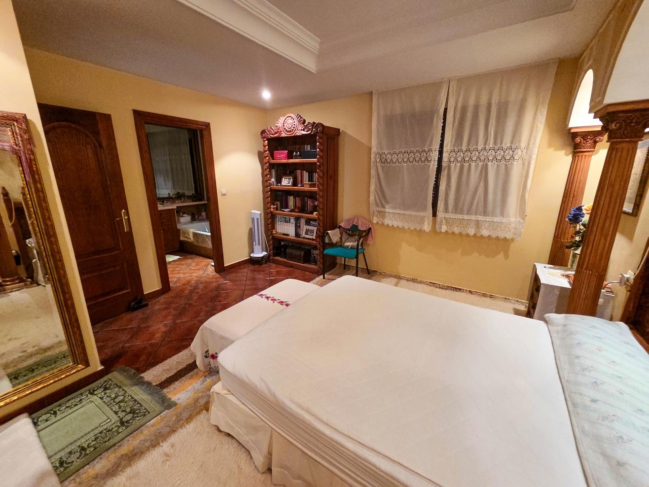 Villa for Sale in Elche