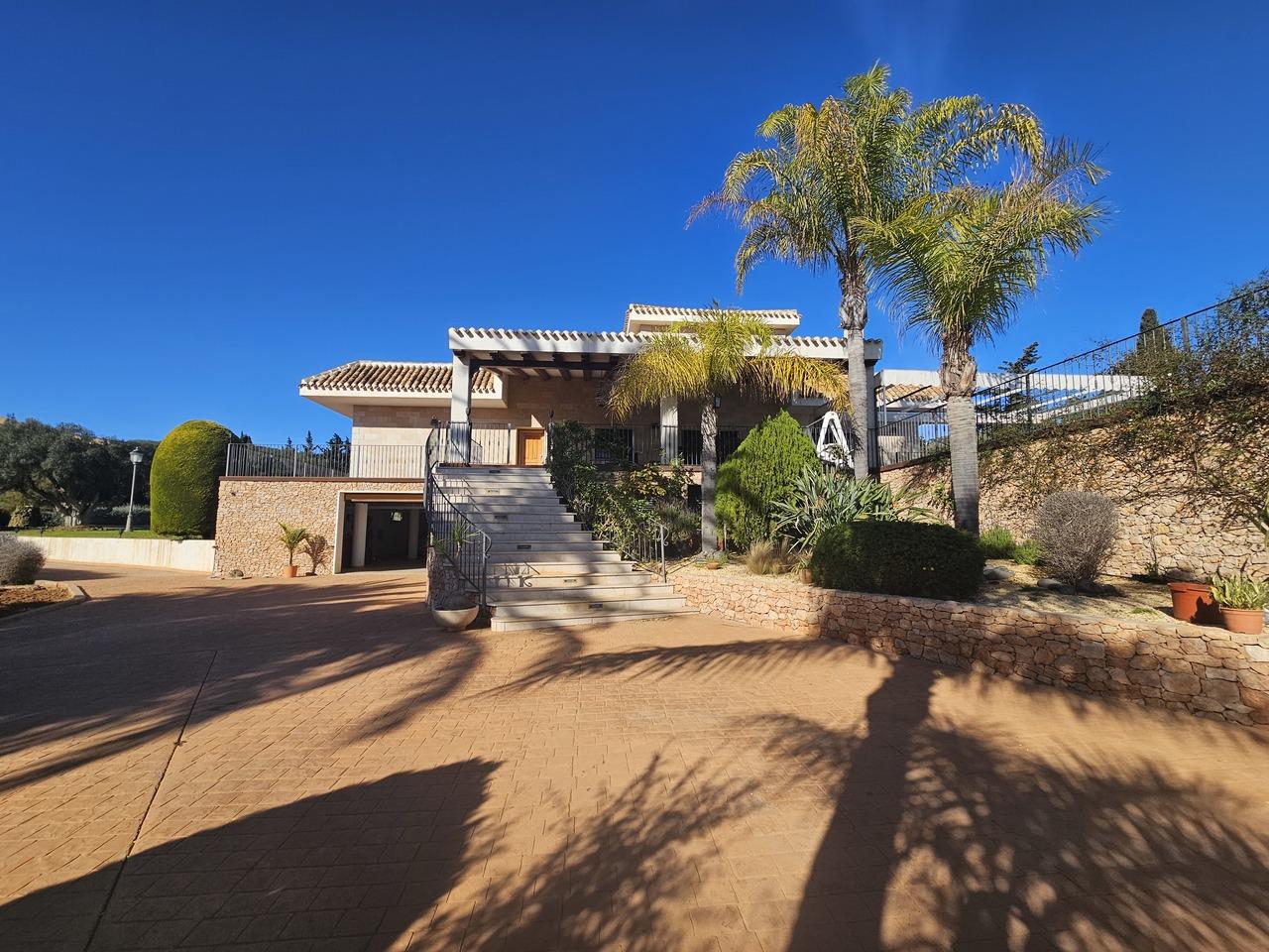 Villa for Sale in Cartagena