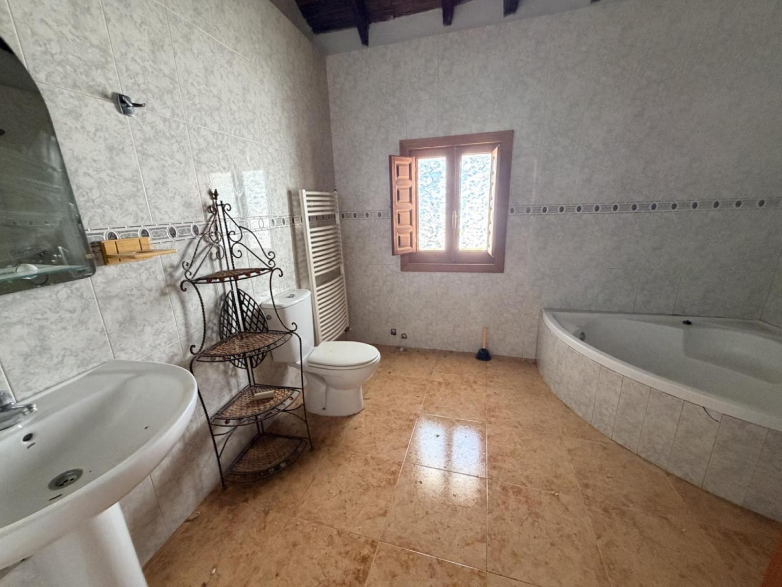 Building for Sale in Orihuela