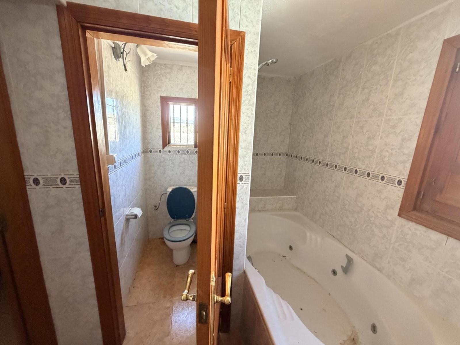 Building for Sale in Orihuela