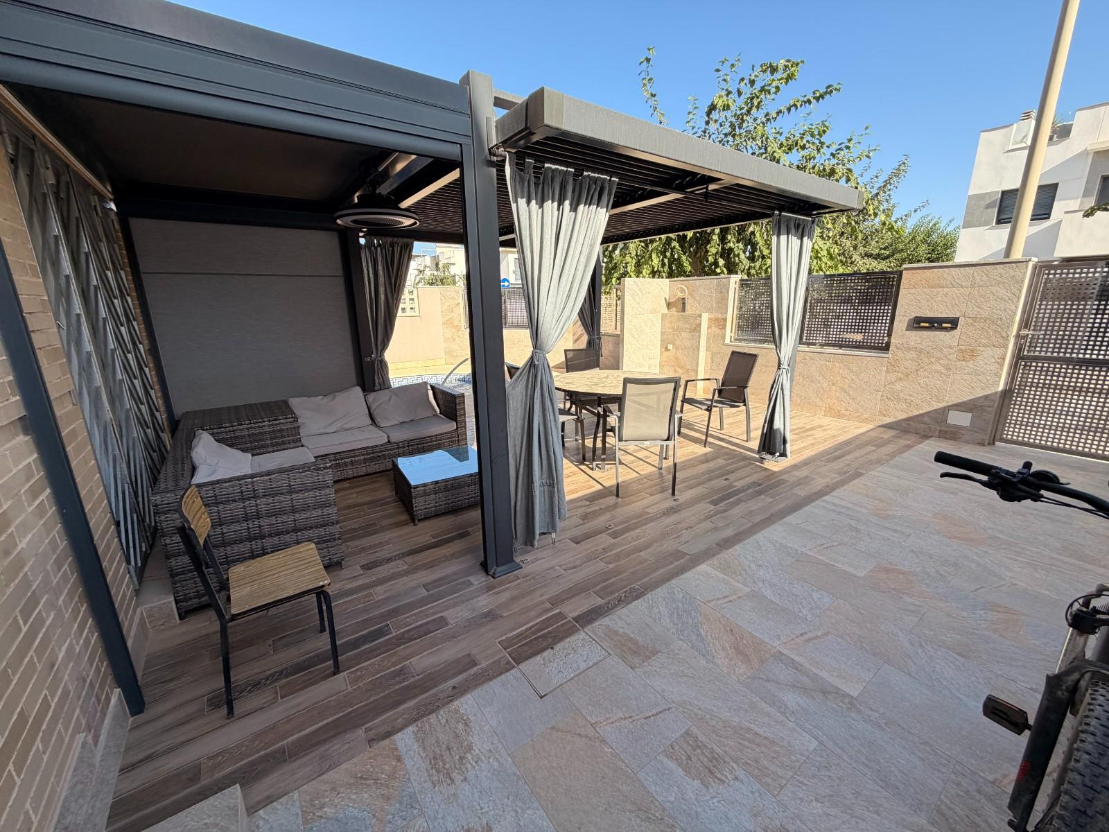 Semi-detached House for Sale in Pilar de la Horadada