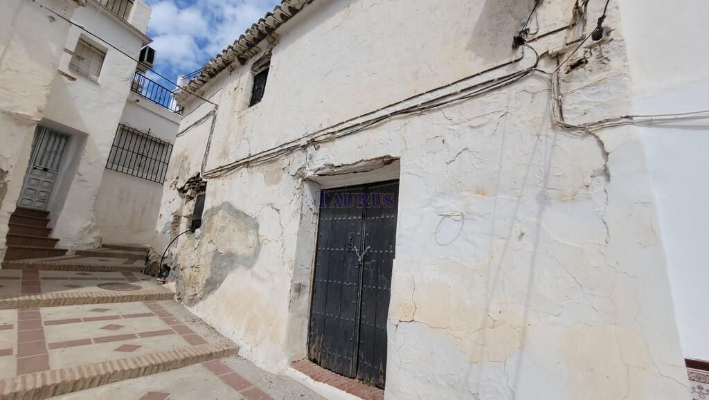 House for Sale in Sayalonga
