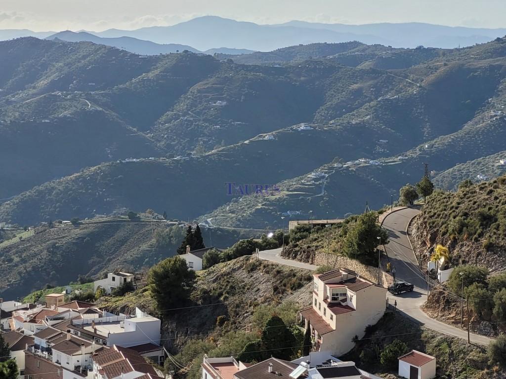 Plot for Sale in Cómpeta