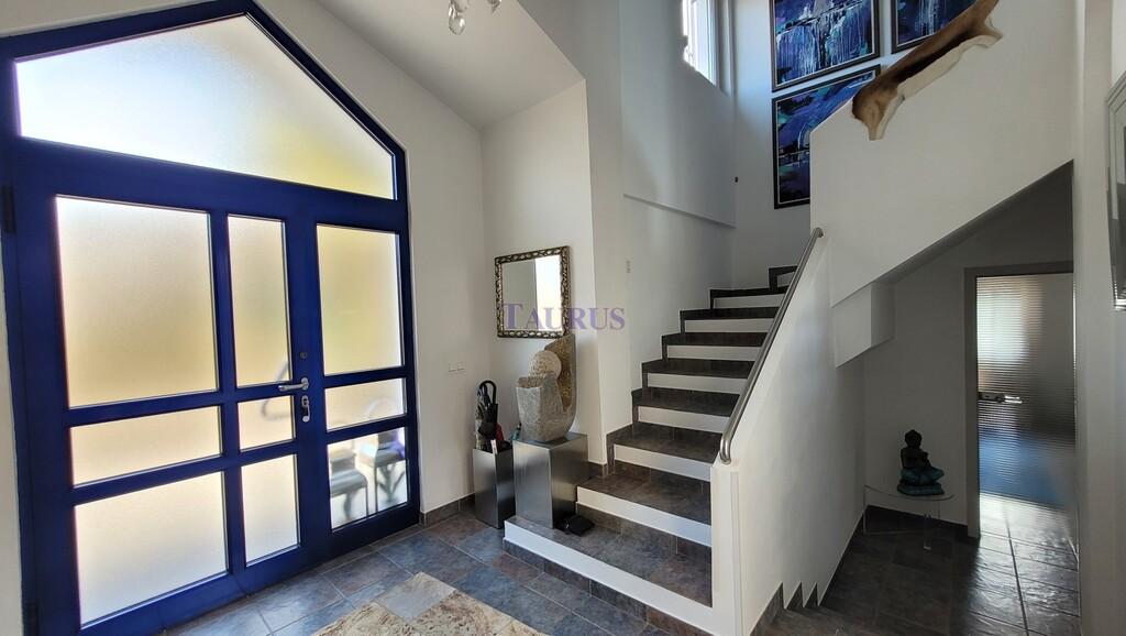 Villa for Sale in Sayalonga