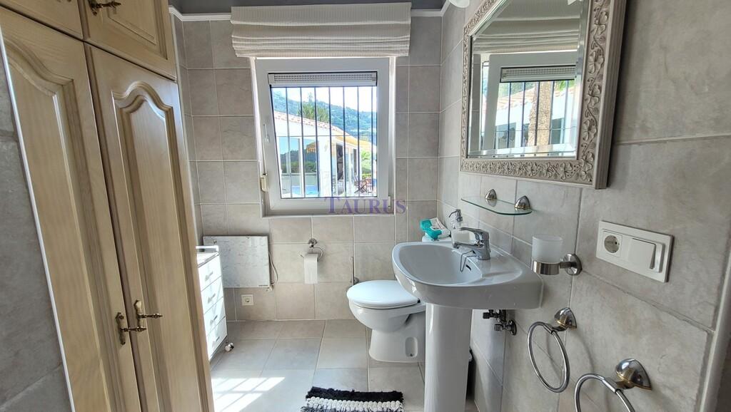 Villa for Sale in Sayalonga