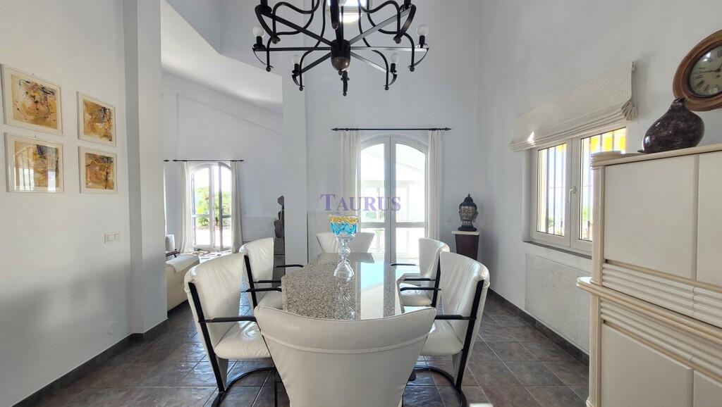 Villa for Sale in Sayalonga