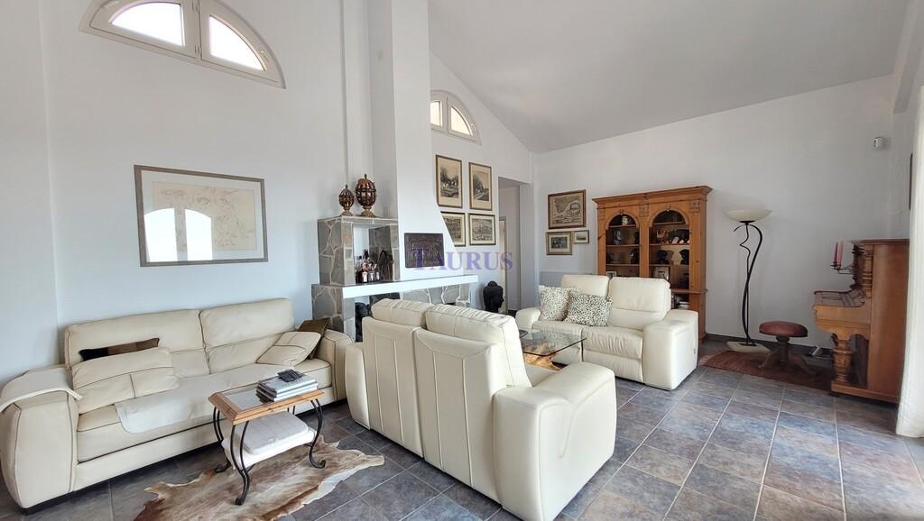 Villa for Sale in Sayalonga