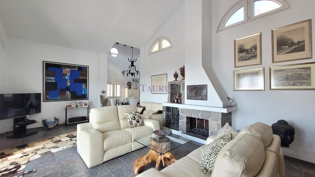 Villa for Sale in Sayalonga