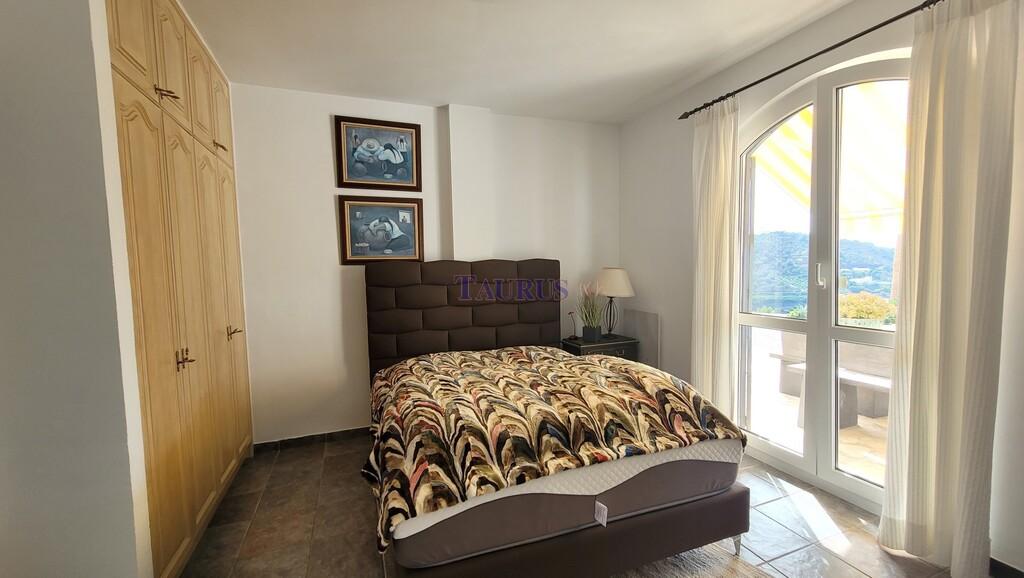 Villa for Sale in Sayalonga
