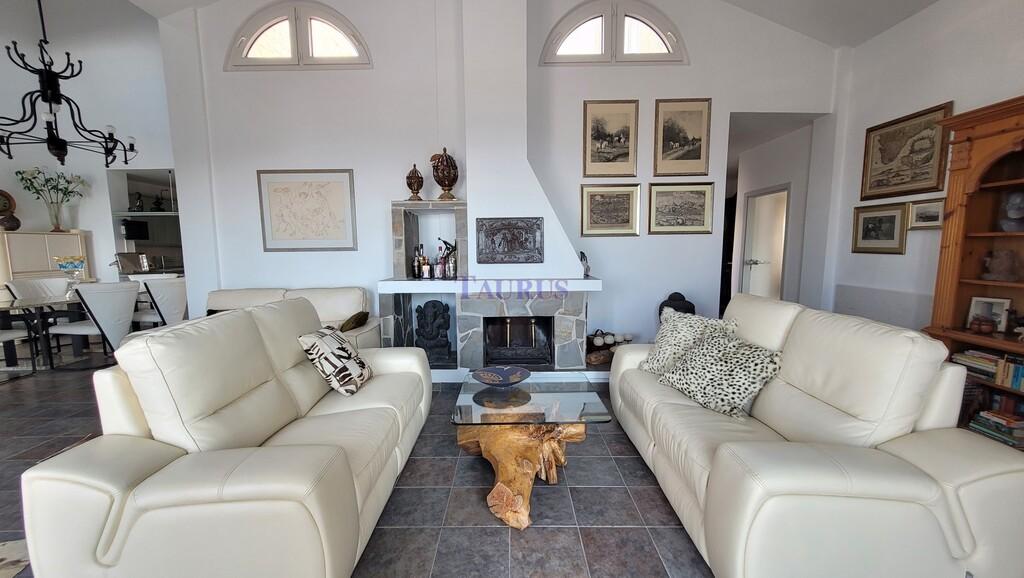 Villa for Sale in Sayalonga