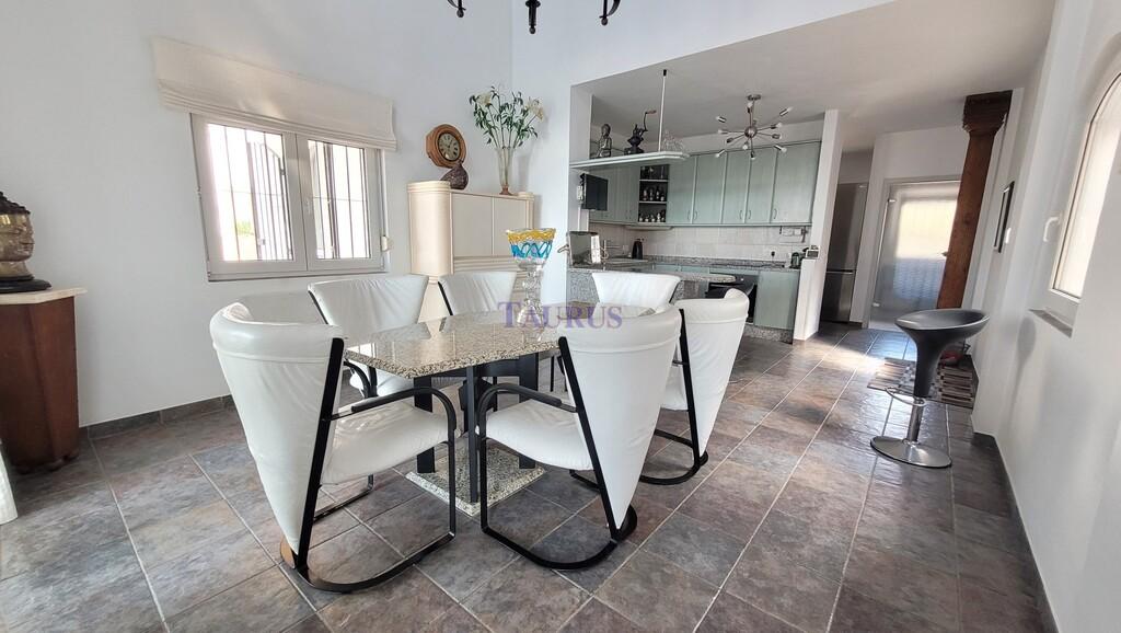 Villa for Sale in Sayalonga
