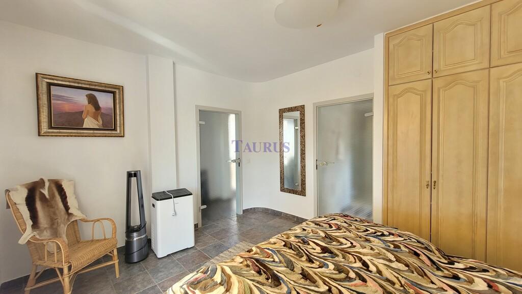 Villa for Sale in Sayalonga