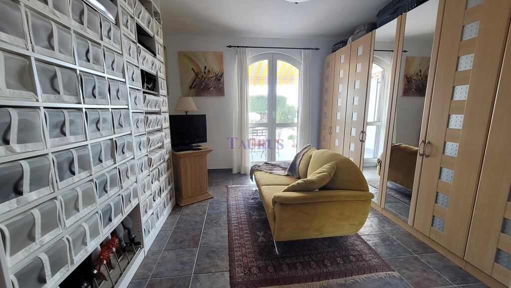 Villa for Sale in Sayalonga