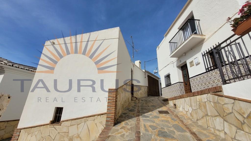 House for Sale in Sayalonga