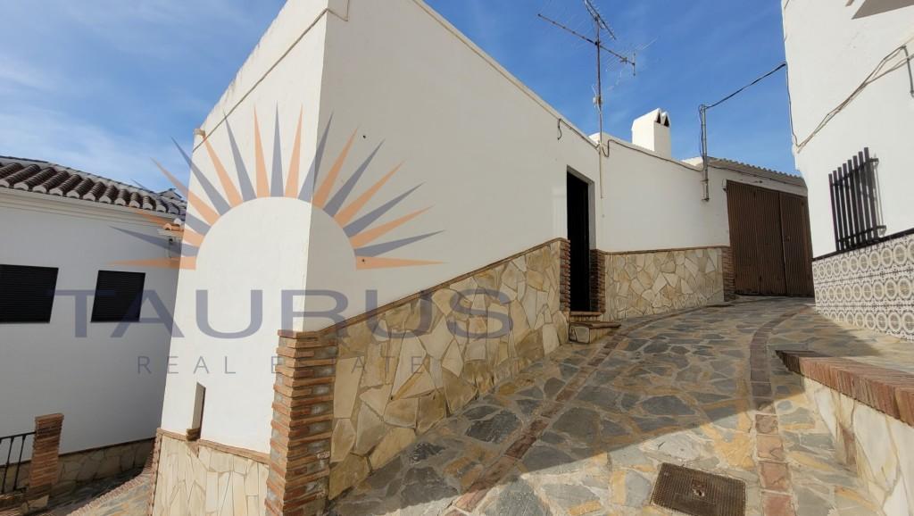 House for Sale in Sayalonga