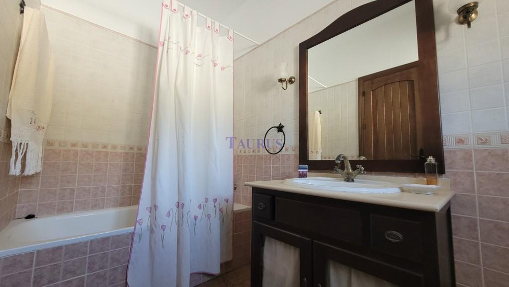 Villa for Sale in Árchez