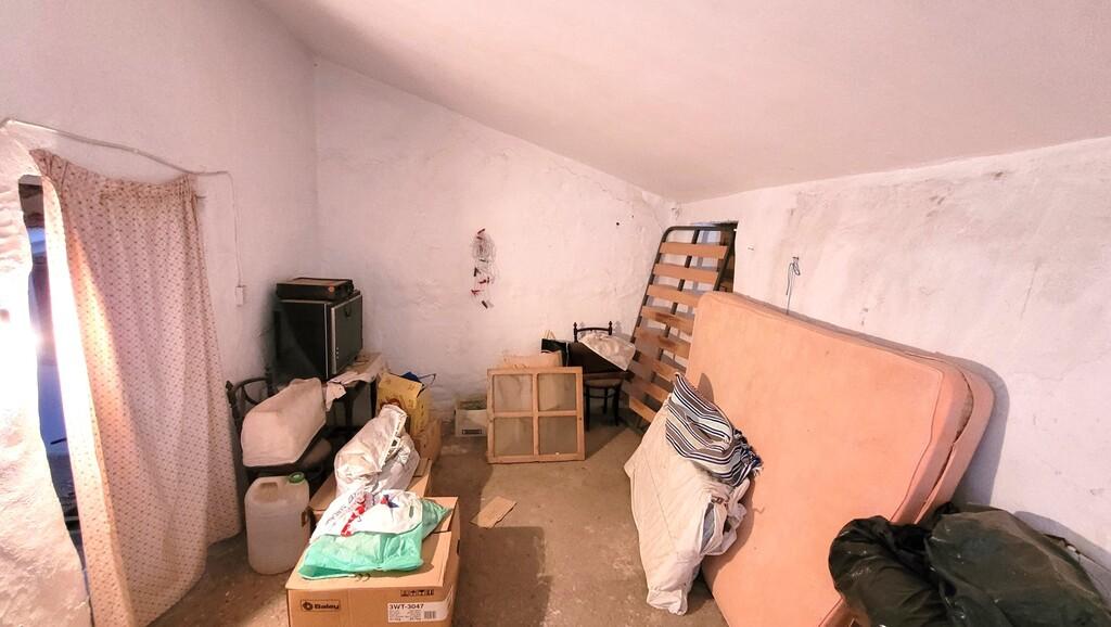 House for Sale in Salares