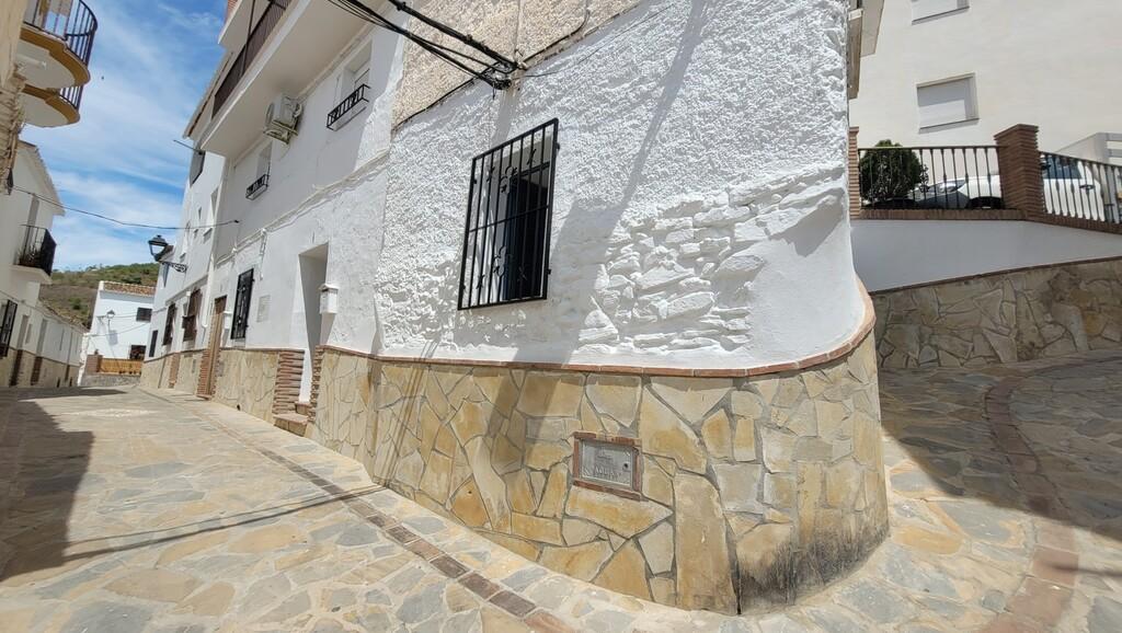 House for Sale in Sayalonga