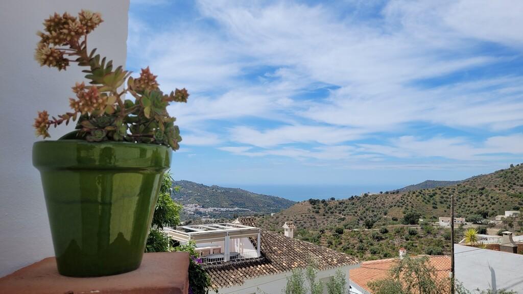 House for Sale in Sayalonga