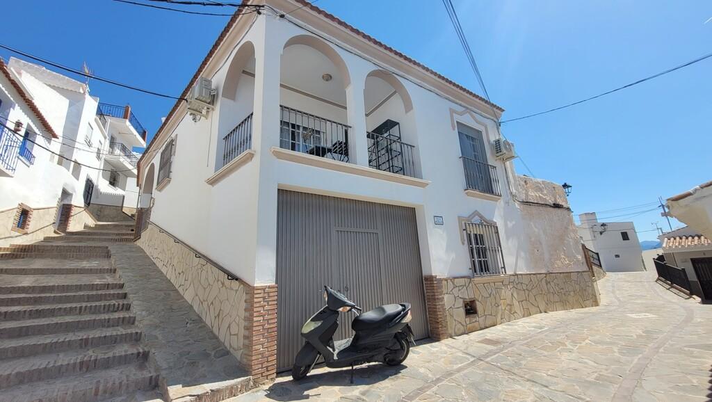 House for Sale in Sayalonga