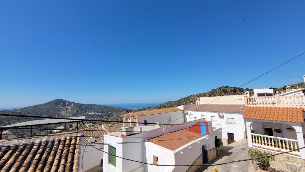 House for Sale in Sayalonga