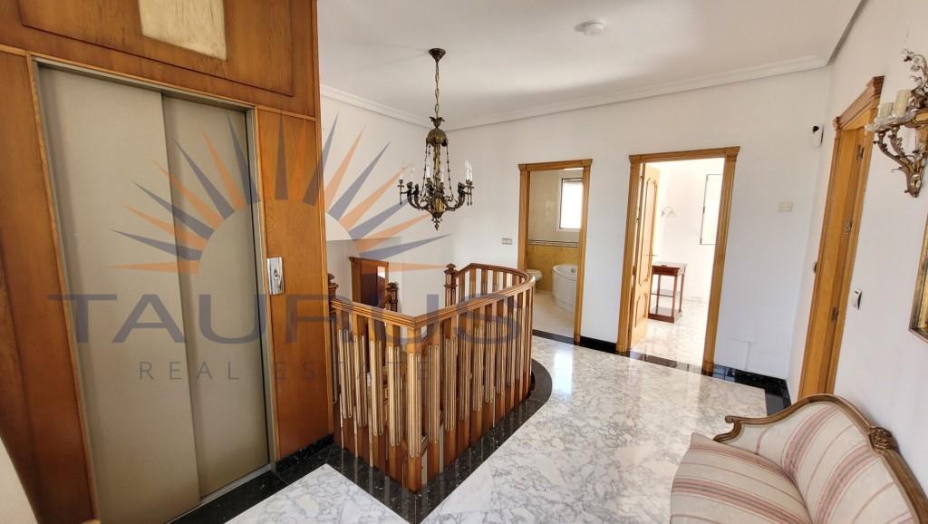 Villa for Sale in Caleta de Vélez