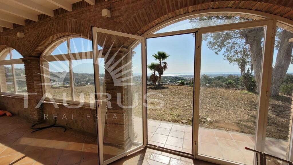Villa for Sale in Vélez-Málaga