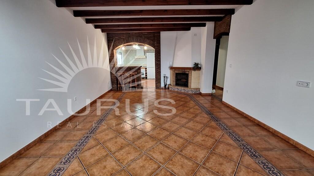 Villa for Sale in Vélez-Málaga