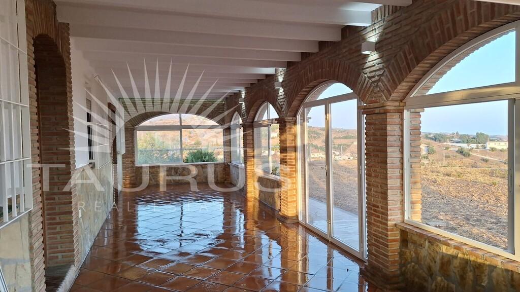 Villa for Sale in Vélez-Málaga