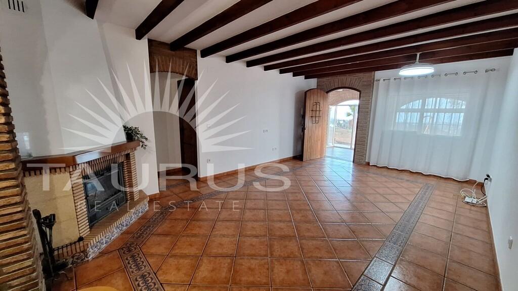 Villa for Sale in Vélez-Málaga