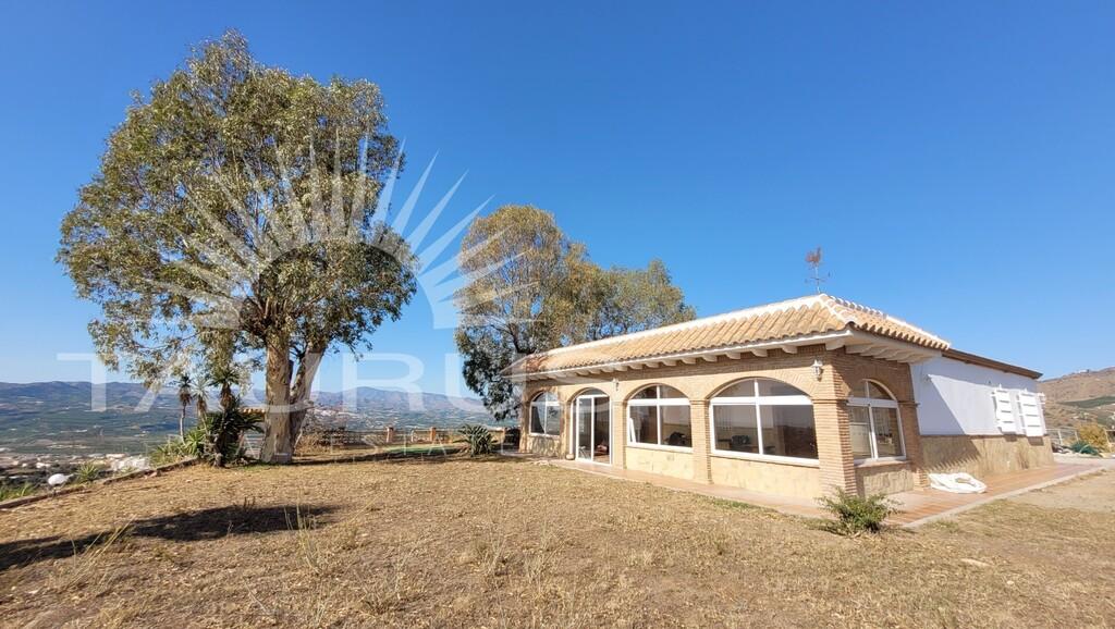 Villa for Sale in Vélez-Málaga