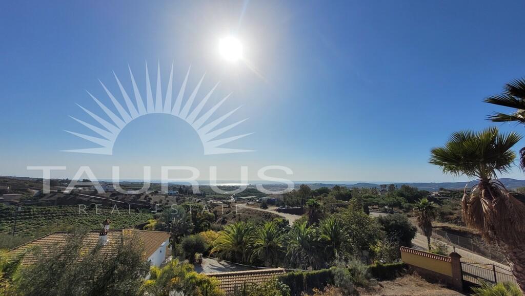 Villa for Sale in Vélez-Málaga
