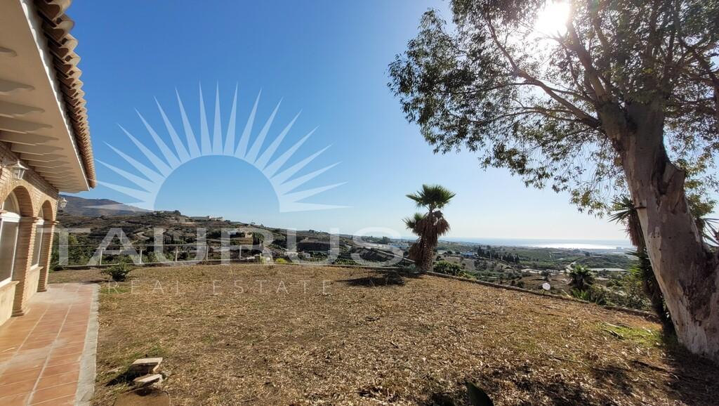 Villa for Sale in Vélez-Málaga