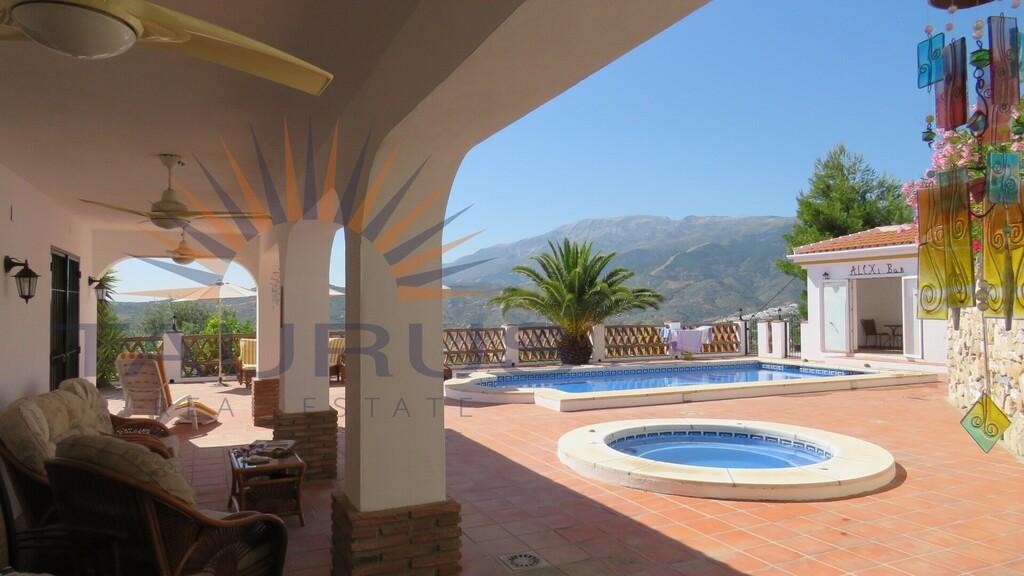 Villa for Sale in Cómpeta
