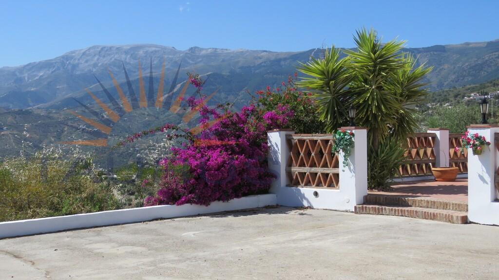 Villa for Sale in Cómpeta