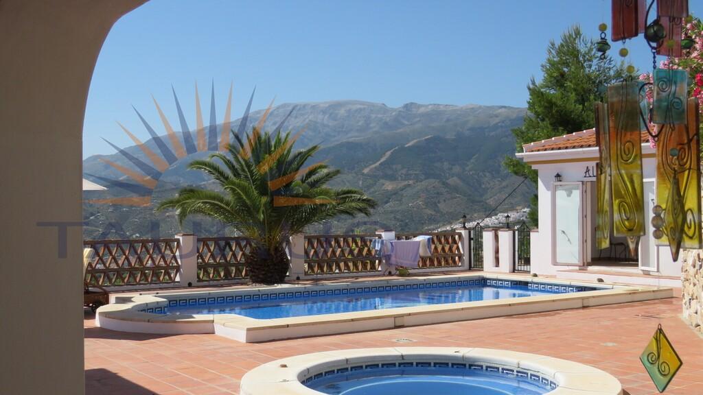 Villa for Sale in Cómpeta