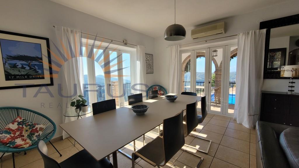 Villa for Sale in Cómpeta