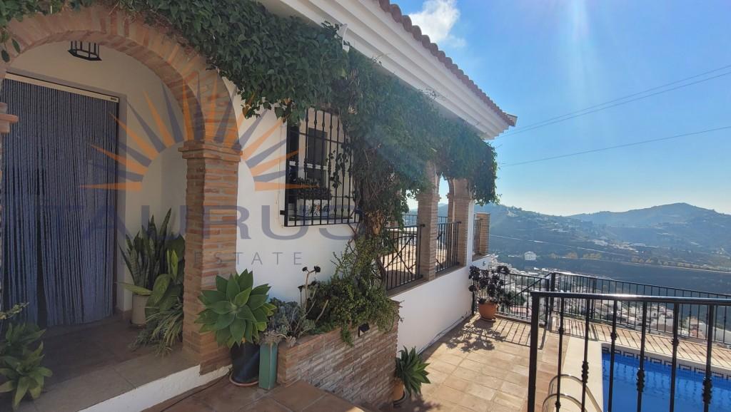 Villa for Sale in Cómpeta