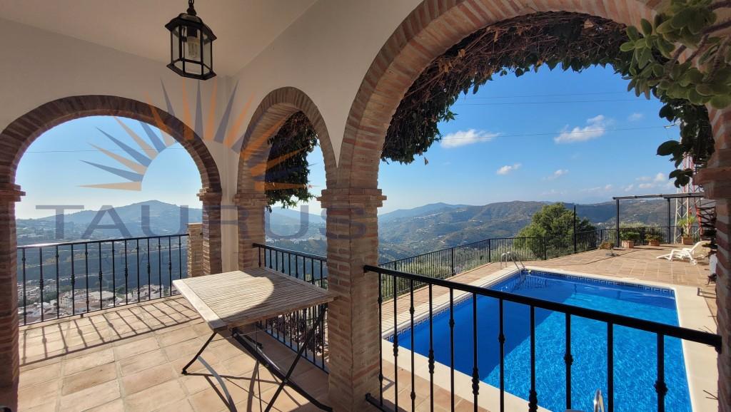 Villa for Sale in Cómpeta