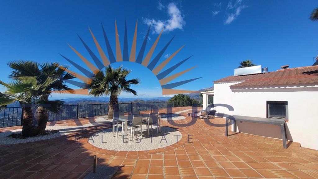 Villa for Sale in Cómpeta