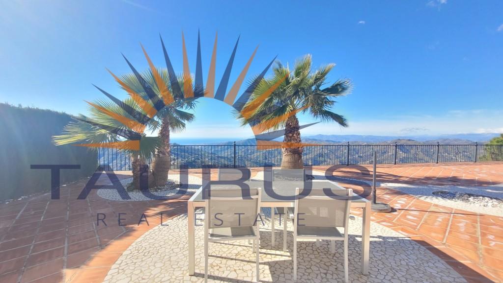 Villa for Sale in Cómpeta